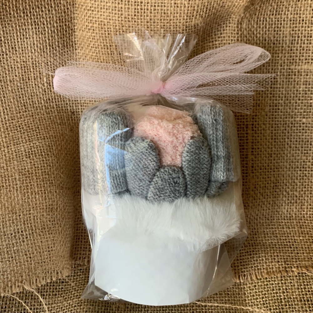 Gift Set - Fuzzy Socks, Gloves & Scrunchie - Picture 6 of 7